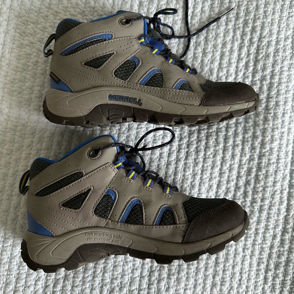 Merrell Boys' Oakcreek Waterproof Mid Hiking Boots - Charcoal - Picture 6 of 7